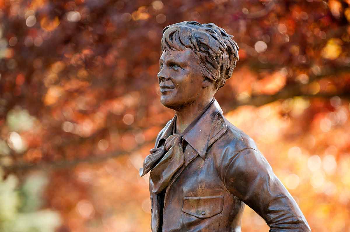 Amelia Earhart statue