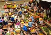 Bangkok’s floating markets look incredible but here’s what no one tells you Amphawa floating markets bangkok