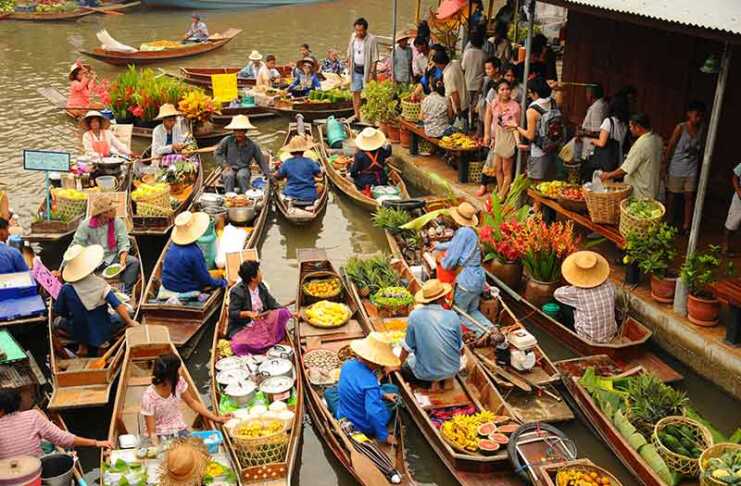 Bangkok’s floating markets look incredible but here’s what no one tells you Amphawa floating markets bangkok