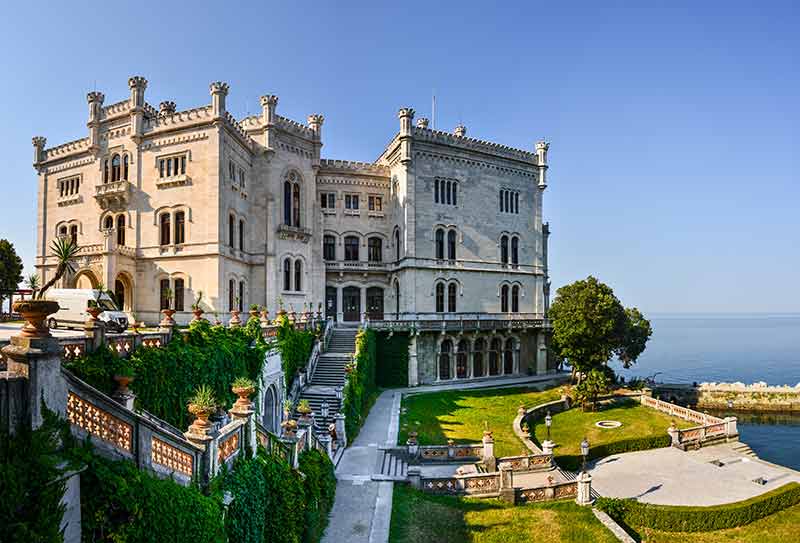 Beautiful Castles in Italy (miramare castle)