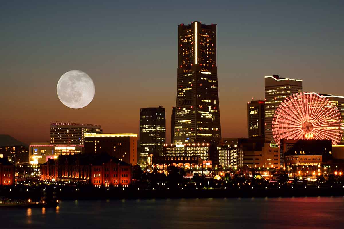 Best time of year to visit Japan Yokohama skyline with full moon