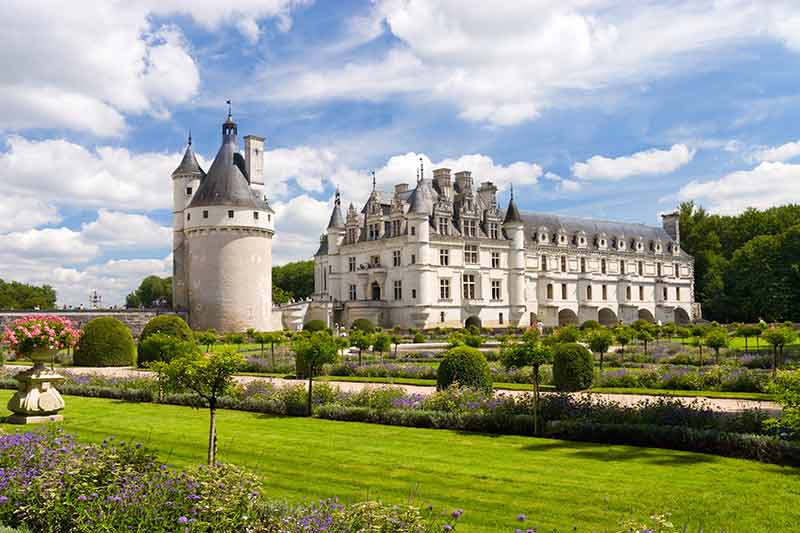 Castles in Loire Valley France (chenonceaux)