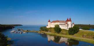 Lacko Castle by the water