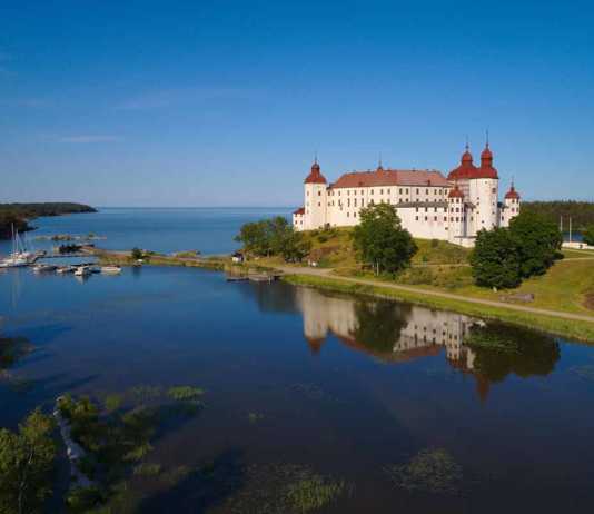 Lacko Castle by the water