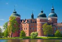 15 Incredible Castles In Sweden That Look Straight Out Of A Storybook Castles in Sweden (gripsholm castle)