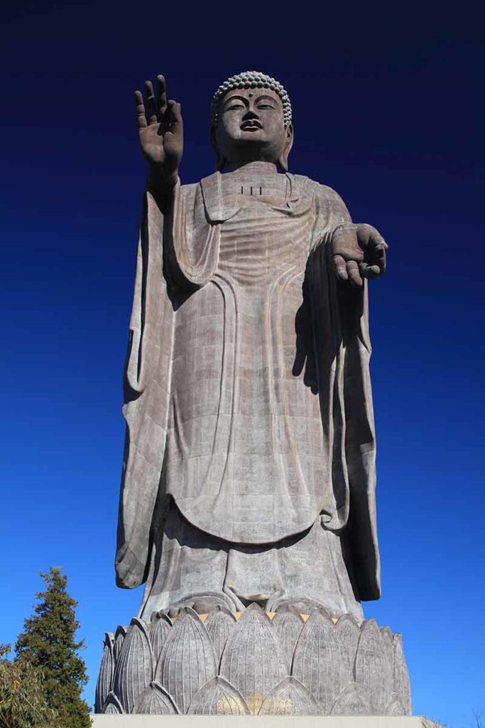 Japan landmarks tallest buddha