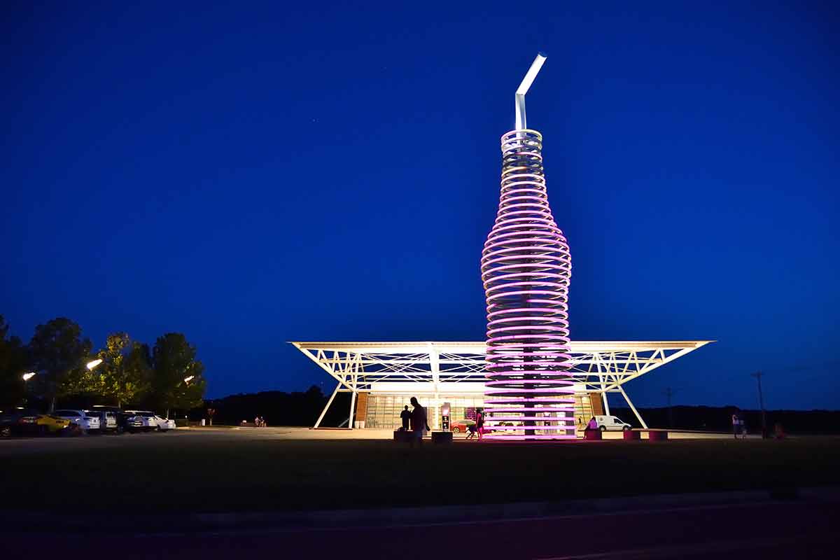 Landmarks in Oklahoma the biggest bottle of soda in the world