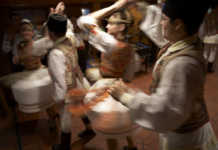 Romanian dancers in Bucharest