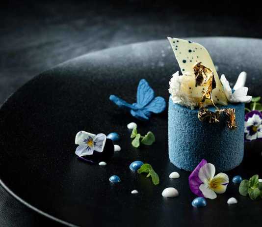 The Golden Peacock “PROSPERITY” Blue berry, hazelnut chocolate mousse, yoghurt, cardamom, cherry and gold leaf 福 皇雀藍莓巧克力慕斯