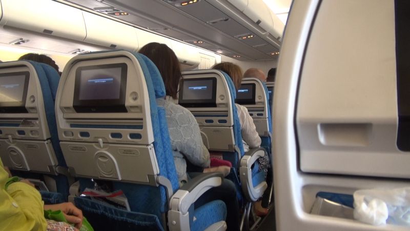 airline seats aisle cathay pacific 01