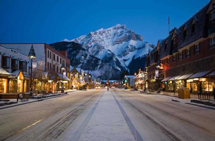 25 Epic Outdoor Adventures In Banff National Park banff lights at night in winter