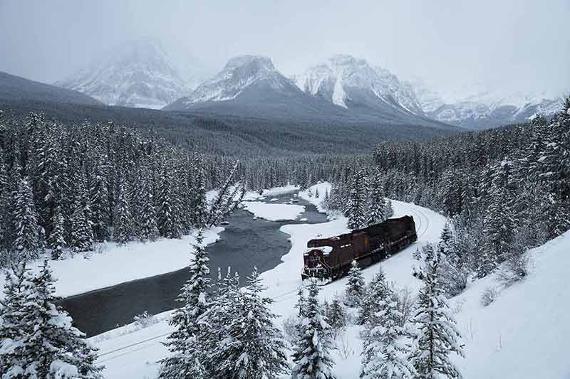 Train Track Morant’s Curve With Snow In Winter