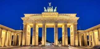 berlin at night brandenburg gate