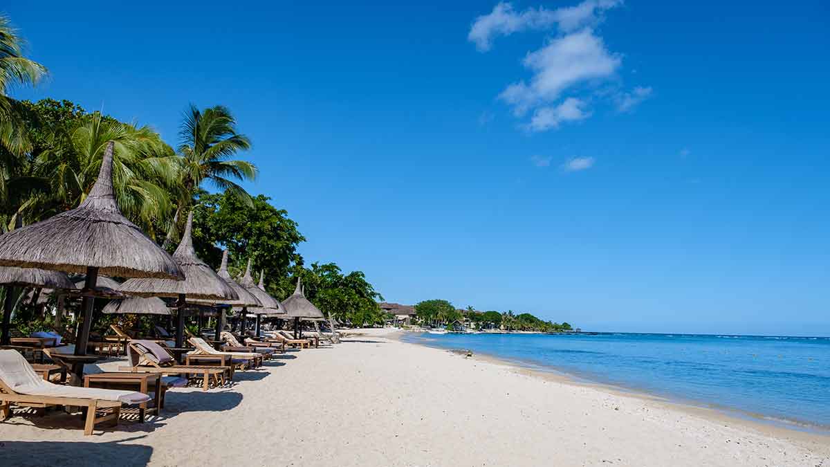 best beaches in grenada Luxury travel, romantic beach getaway holidays for honeymoon couples, tropical vacations in a luxurious hotel, and beach chairs on the beach.