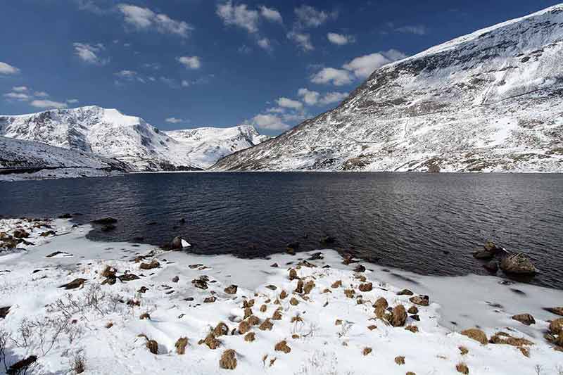 best beaches in south wales uk llyn ogwen lake in Snowdonia national park