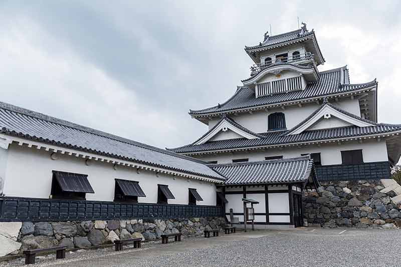 best castles in japan to visit (hikone castle)