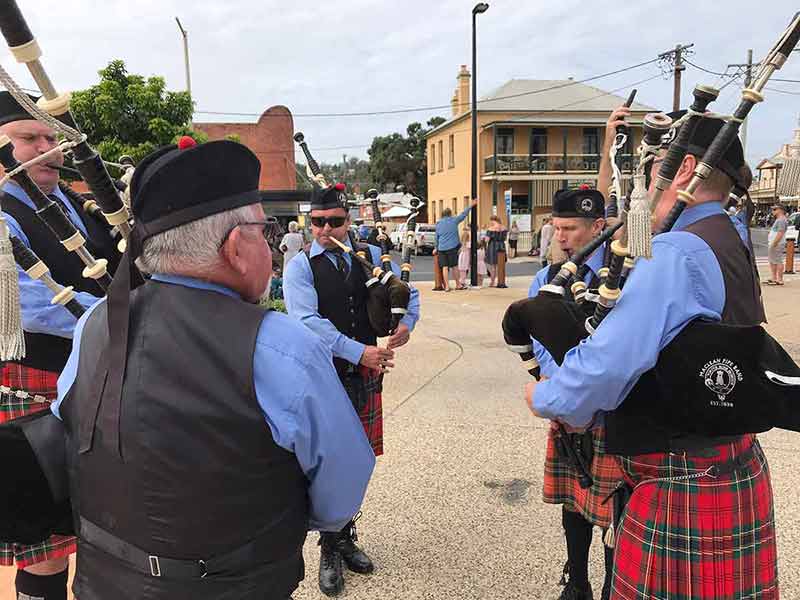 bagpipes and kilts in Maclean