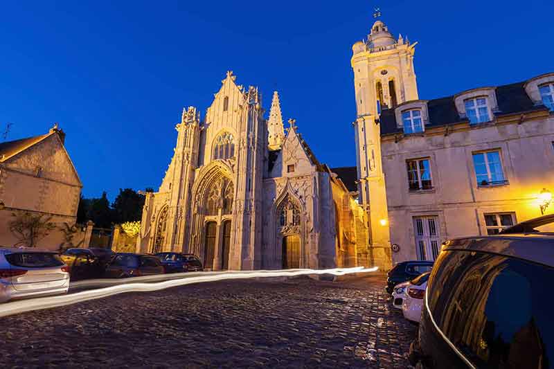 best day trips paris church illuminated at night