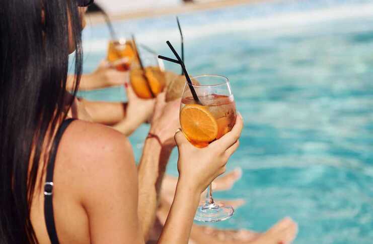 20 things to do in Hamilton Island that feel like paradise Fresh Cocktails In Hands