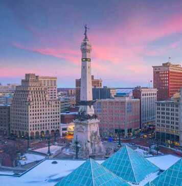 20 Things To Do In Indianapolis Beyond The Speedway best things to do in indianapolis statue in the middle of the square