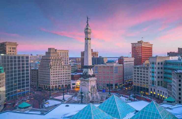 20 Things To Do In Indianapolis Beyond The Speedway best things to do in indianapolis statue in the middle of the square