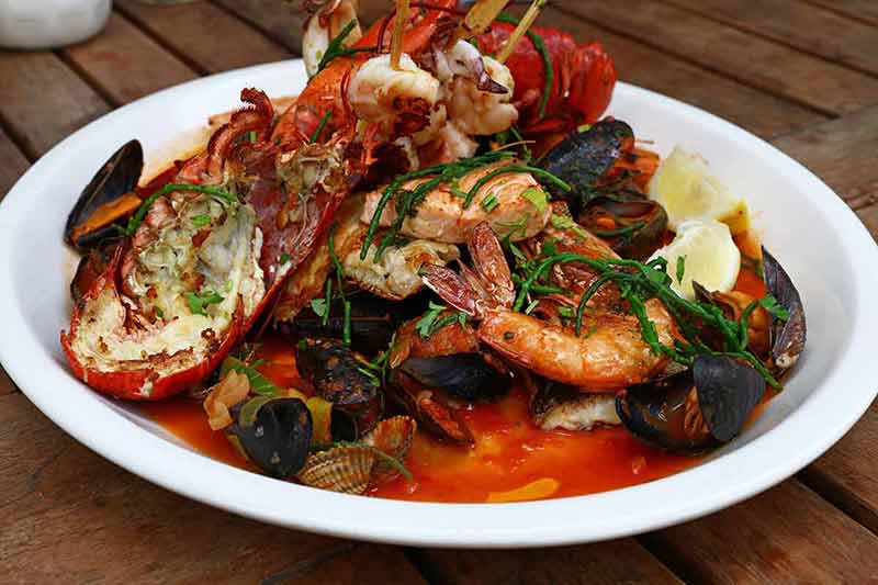 best things to do in manhattan beach seafood meal