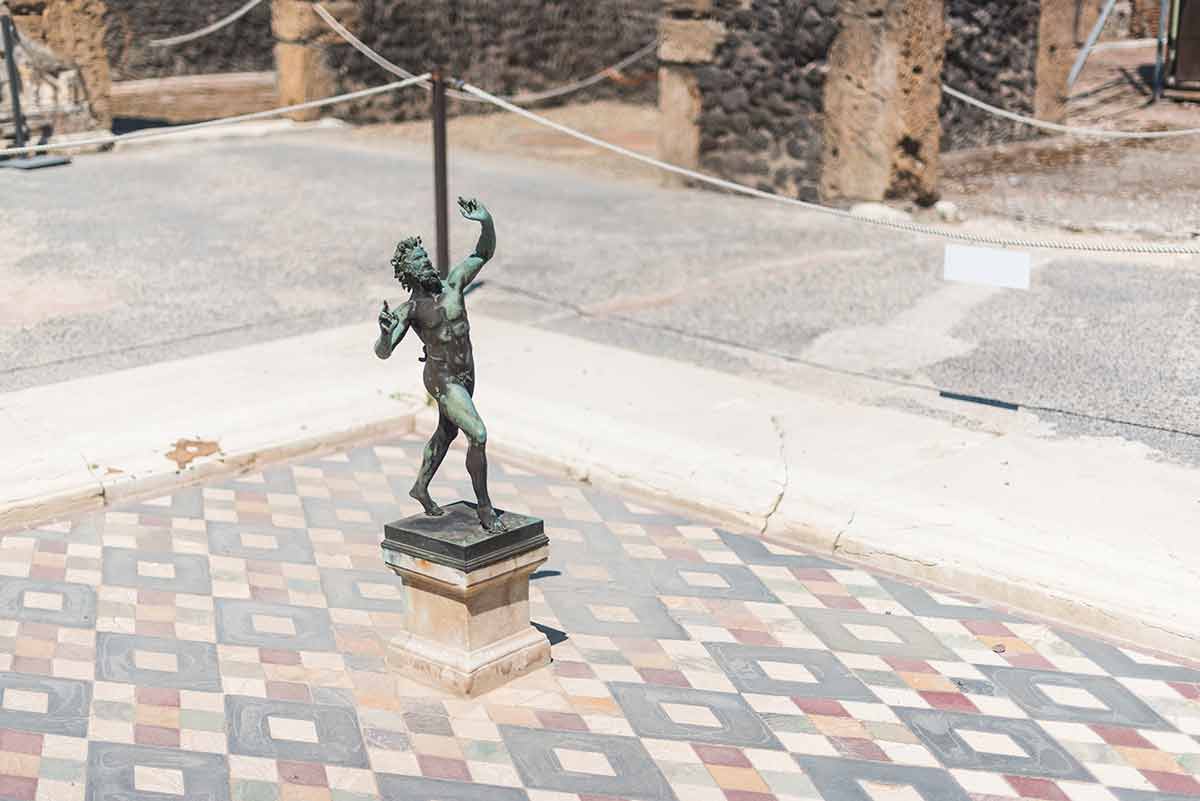 From Naples: Pompeii and Vesuvius Guided Day Trip with Lunch