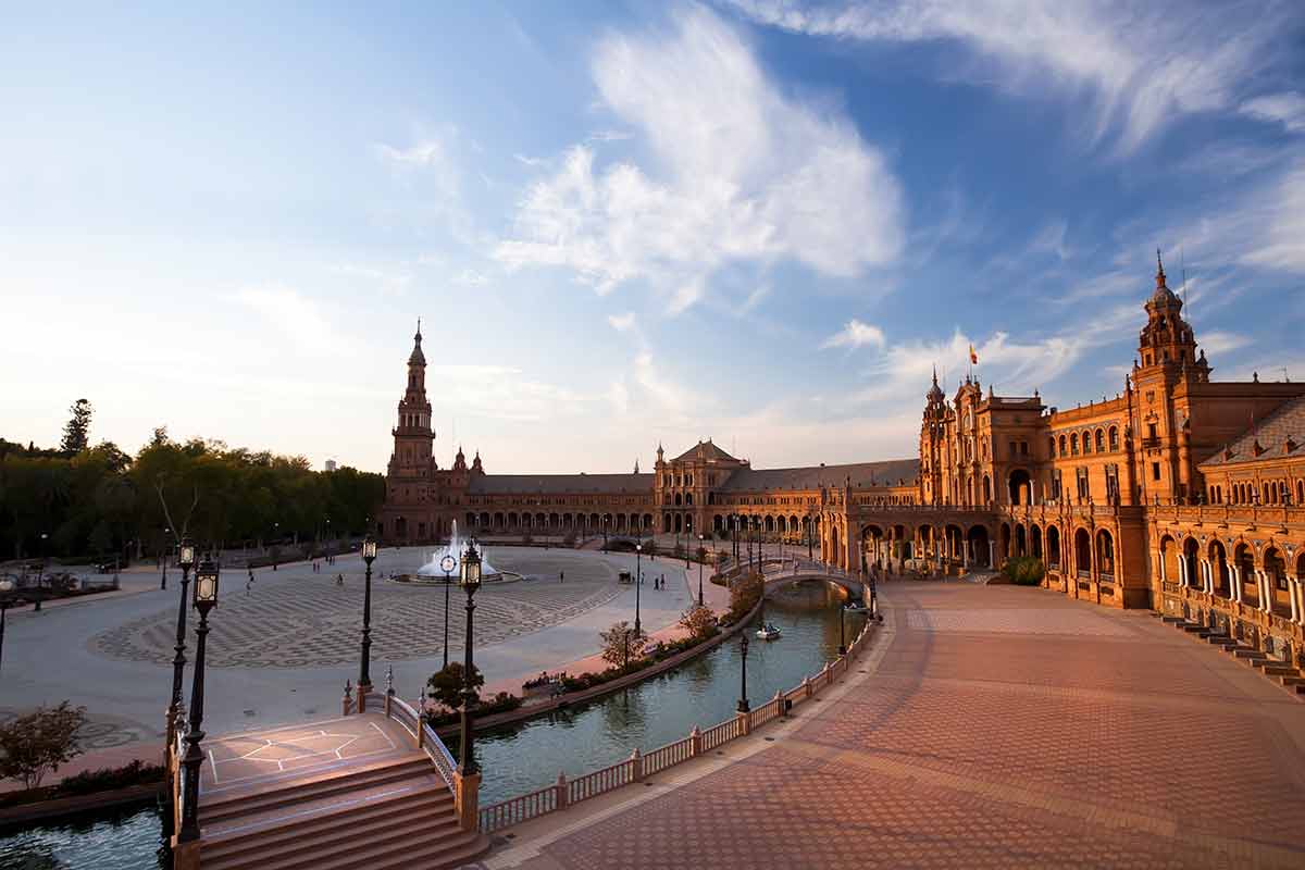 best things to do in seville spain plaza with few people
