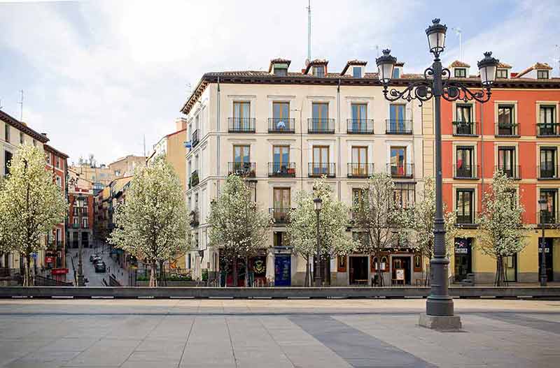 best time to visit spain madrid colourful buildings and street lamp in Madrid