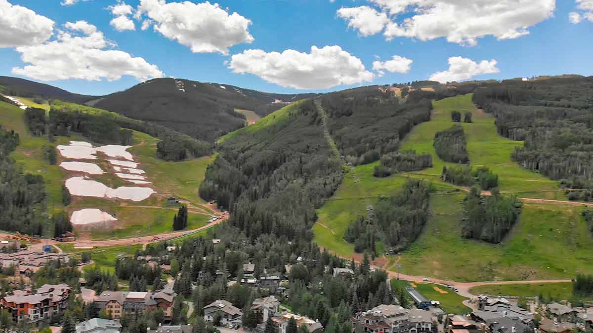 best time to visit vail colorado city center and surrounding mountains