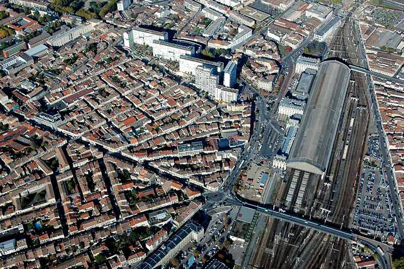 Aerial view of the city of Bordeaux