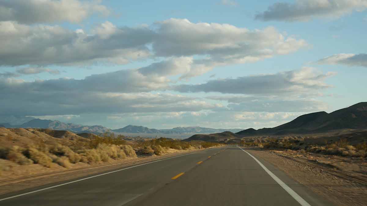 road between Death Valley and Las Vegas