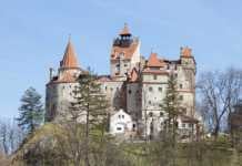 15 Incredible Castles In Romania That Look Straight Out Of A Gothic Fairytale bran castle romania