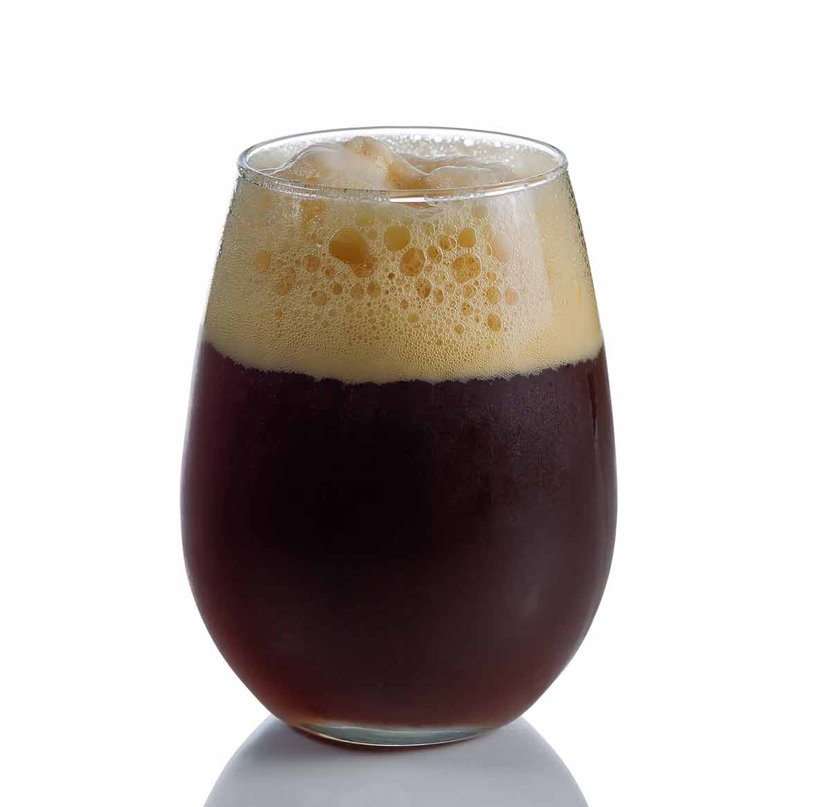 british alcoholic drinks Stout beer in stemless glass