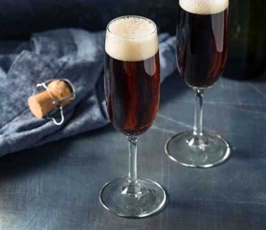british drinks black velvet cocktail in champagne flutes