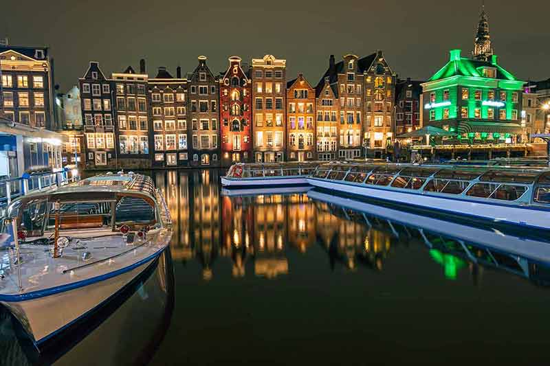 canal cruise amsterdam at night
