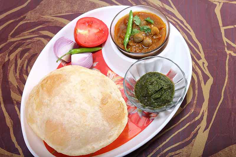 Chole Bhature With Green Chutney