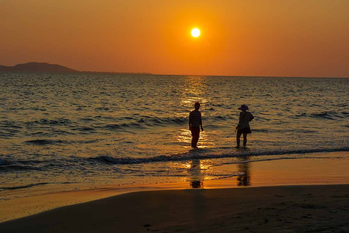 china beaches (sanya bay) couple in silhoutte at dusk