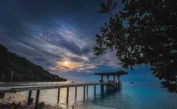 christmas island sunset couple standing by the jetty