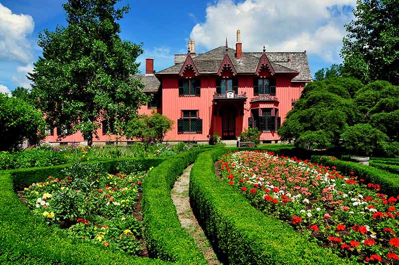 connecticut historical landmarks Roseland Cottage with flower garden