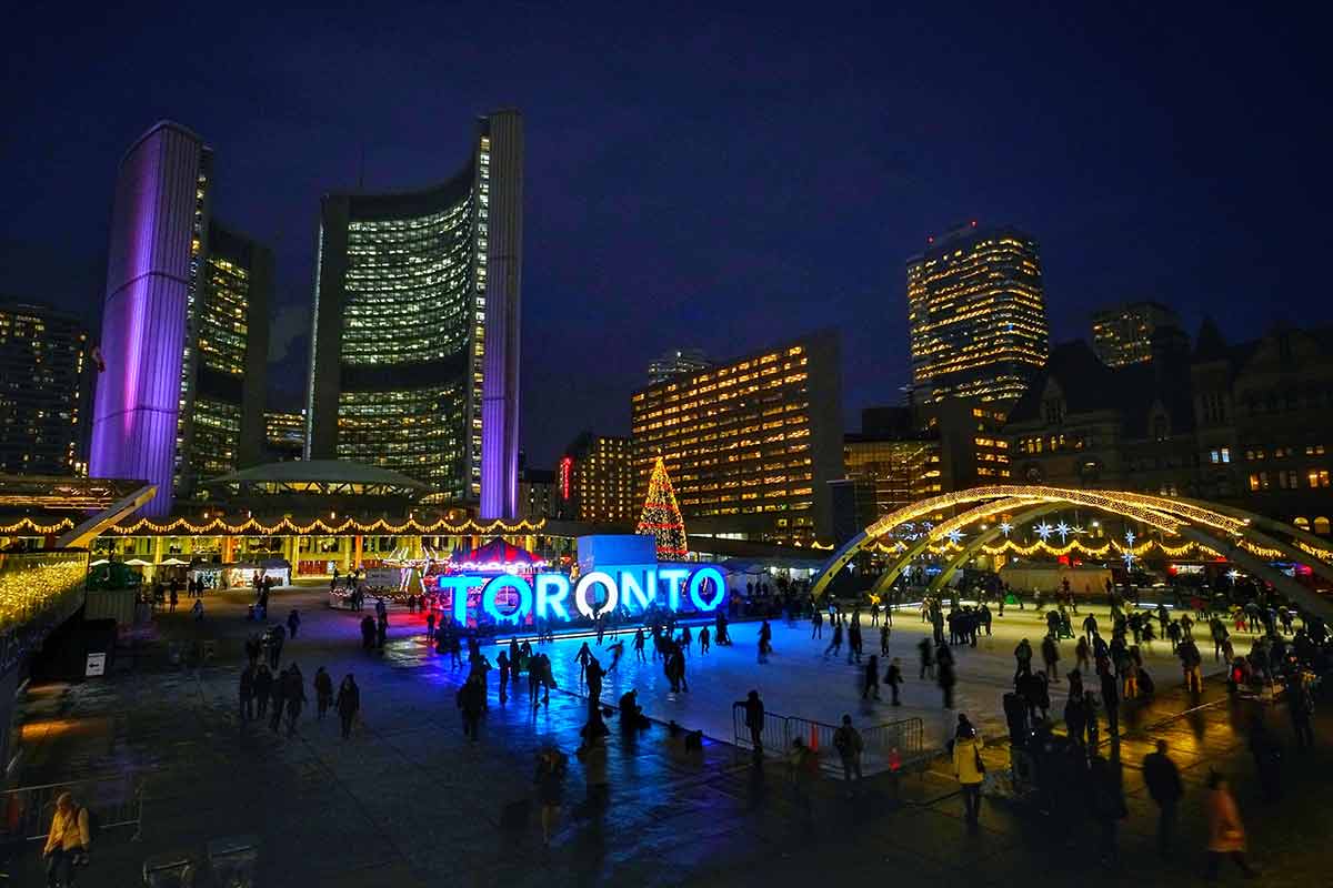 cool things to do in toronto at night ice skating