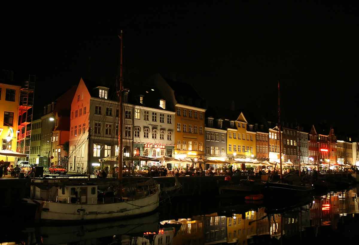 Copenhagen: 1 or 2 Hour Boat Rental No License Required
