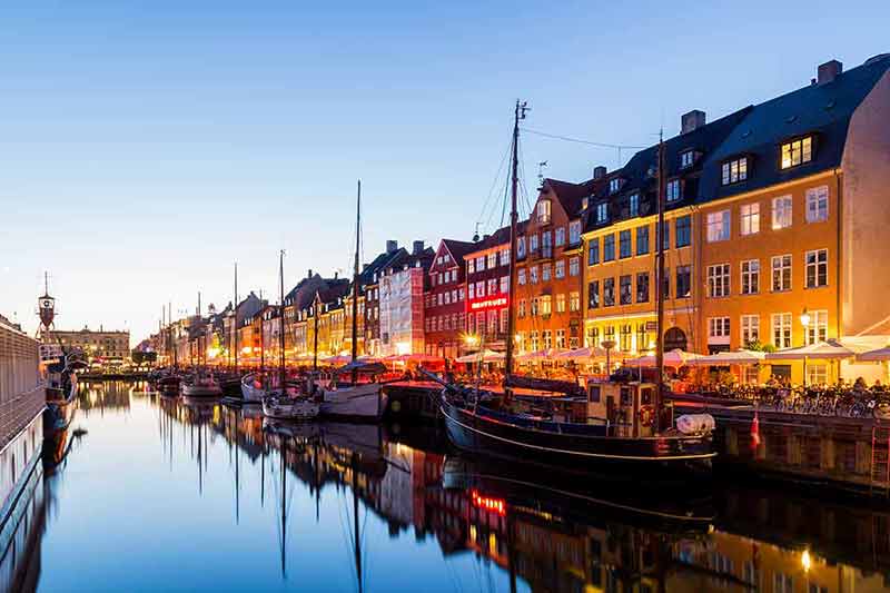 Copenhagen: Hop On Hop Off Bus Tour with Boat Tour Option