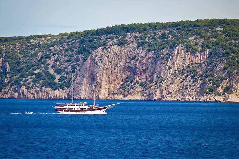 croatia islands map cliffs boat cruising