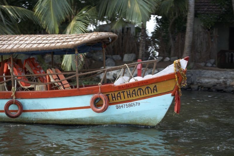 cruising-the-backwaters-in-kerala-india-colourful-boat-03