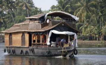 Kerala’s Backwaters Are Even More Beautiful Than You Imagine cruising kerala
