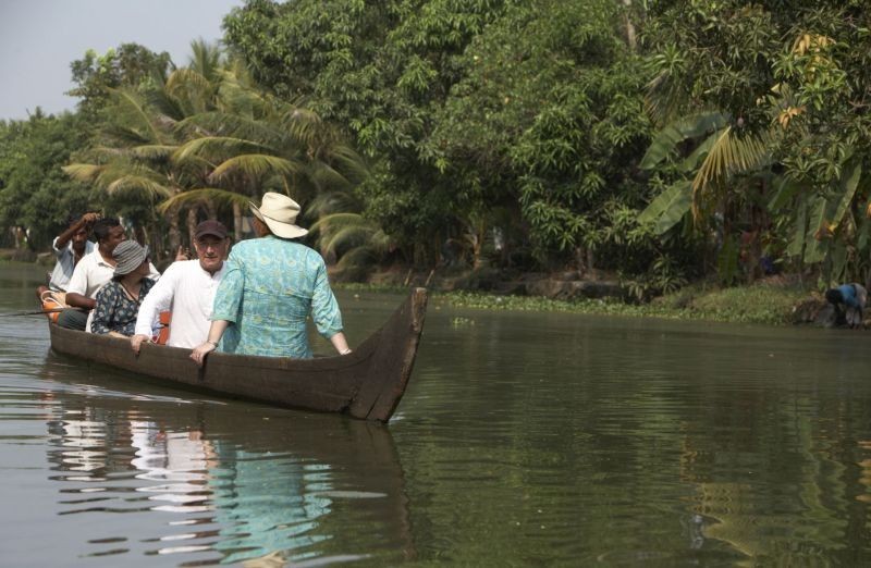 cruising-the-backwaters-in-kerala-india-rowing-boat-tour