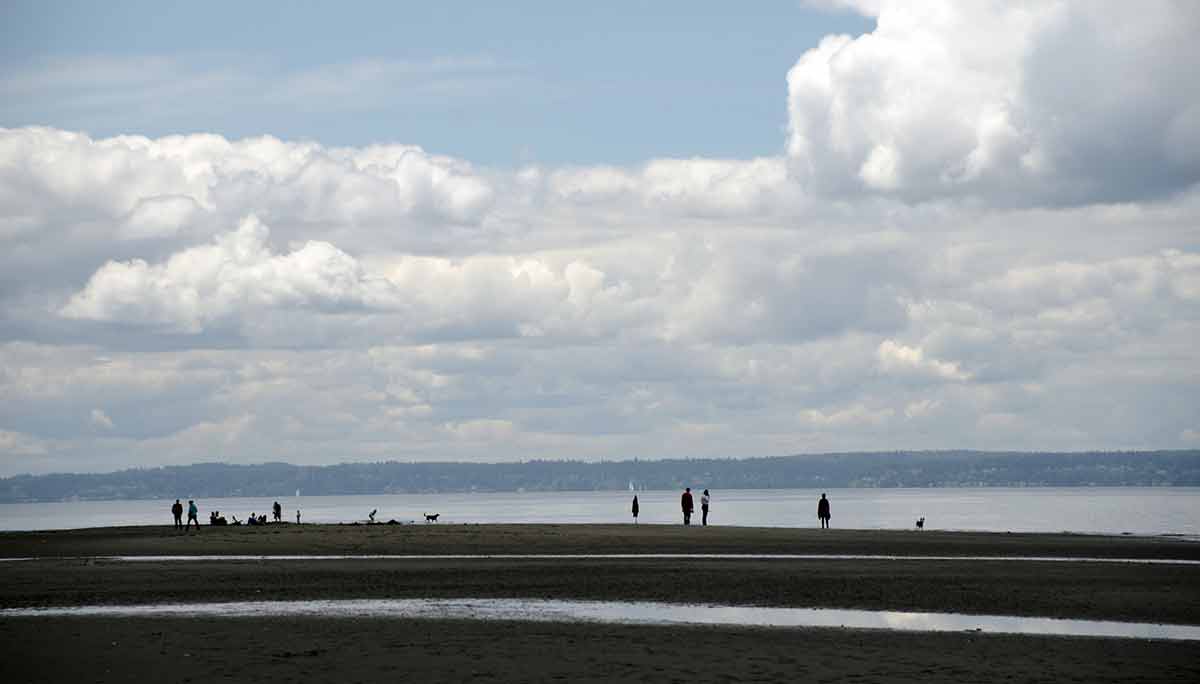 does seattle have beaches people standing on Richmond Beach