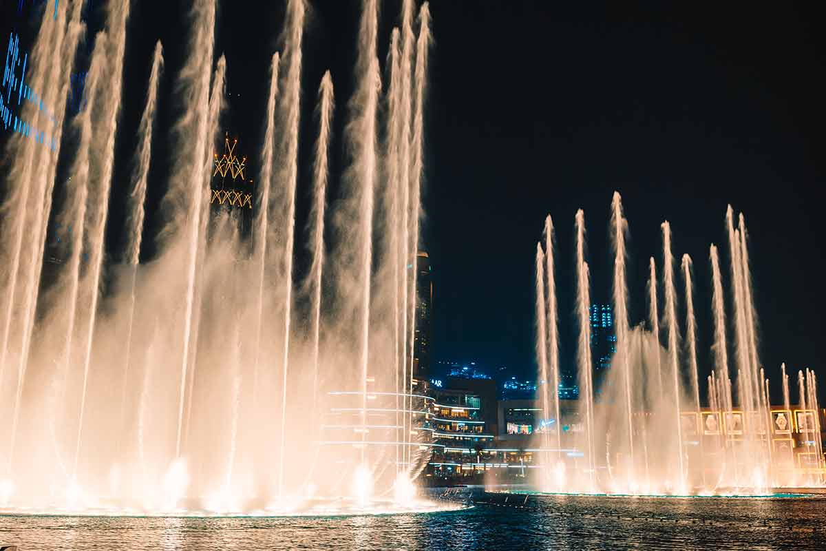 dubai things to do at night Dubai Dancing Fountain the famous and largest fountains in the world.