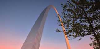 famous landmarks missouri Gateway Arch in St. Louis